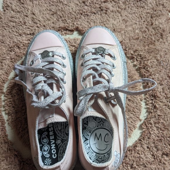 Miley Cyrus Converse - Picture 4 of 5